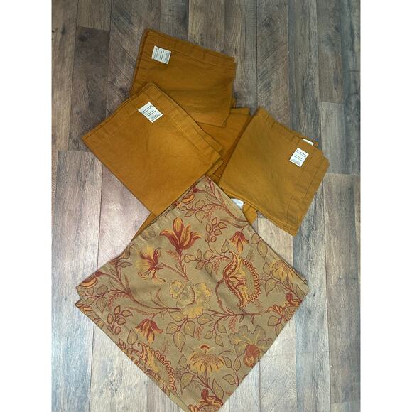 Pottery Barn table runner and lot of 12 napkins - Picture 1 of 7